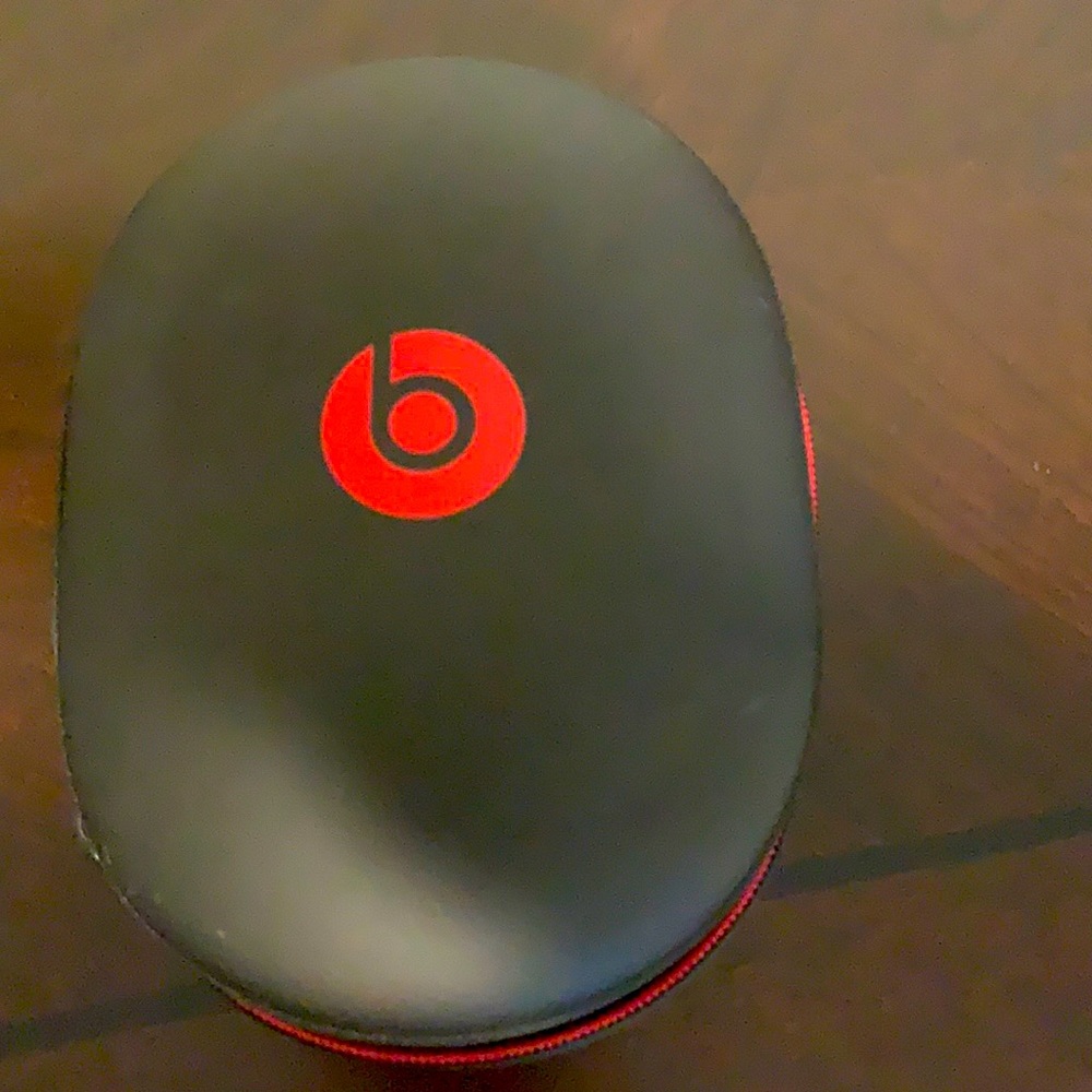 Beats Headphone Case and Charger Cord